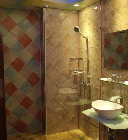 اتاق استاندارد, Hi Young Castle