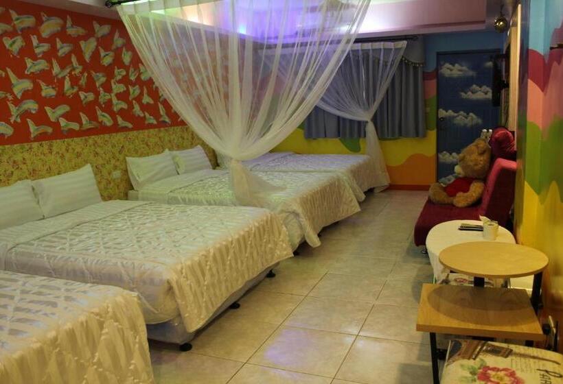 اتاق خانوادگی, Hi Young Castle