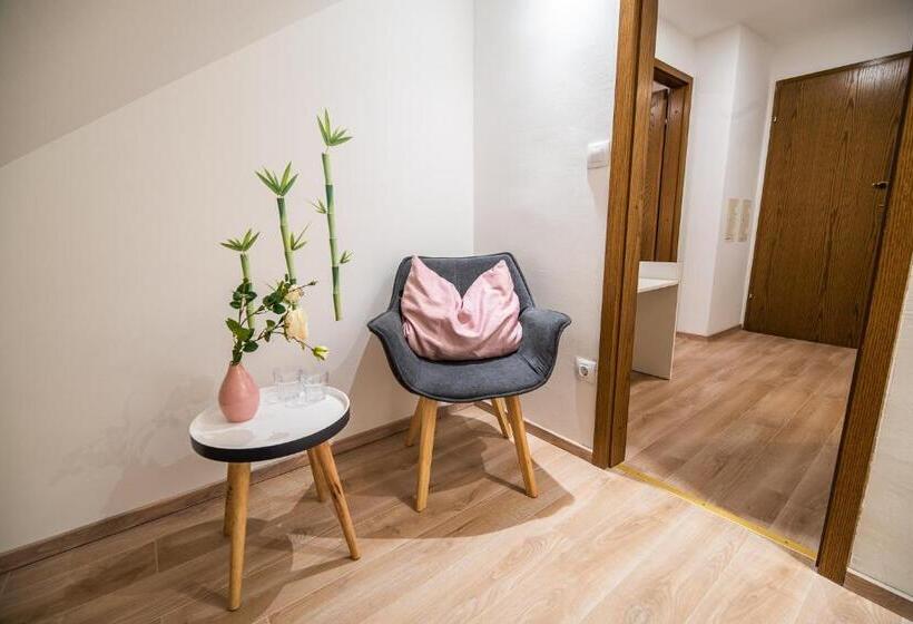 سوییت خانوادگی, Guesthouse Leski Dvor
