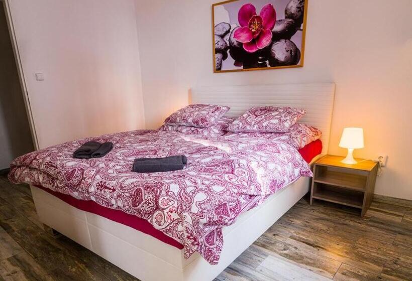 Апартаменты 1 Спальня, Guesthouse Zlatý Hrozen