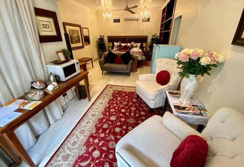 스위트 킹사이즈 침대, Waterkloof Guest House
