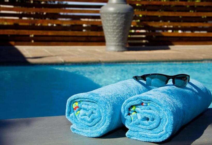 스탠다드 스튜디오, D Urbanmist Self Catering Guest House