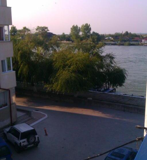 اتاق استاندارد سه نفره, Marina House