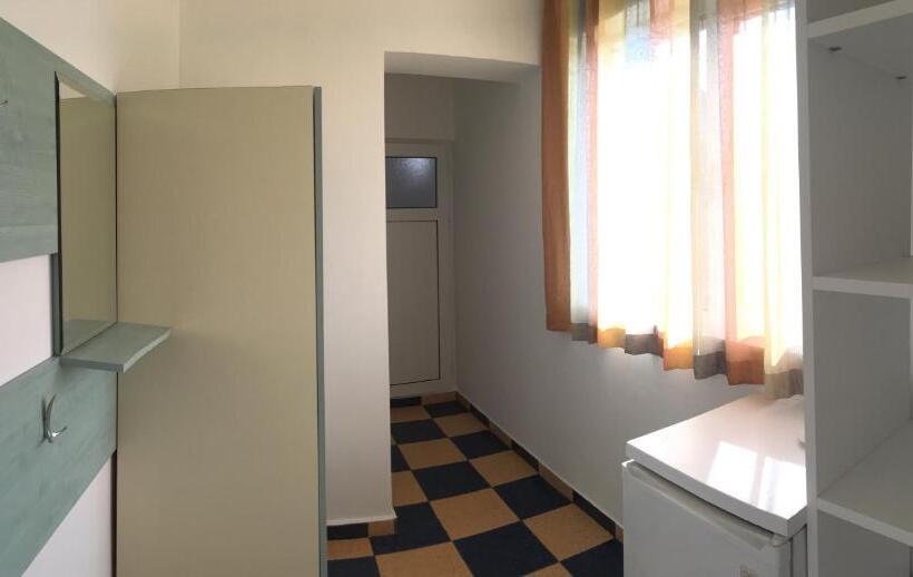חדר סטנדרט לשלושה עם טרסה, Eleonor Guest House