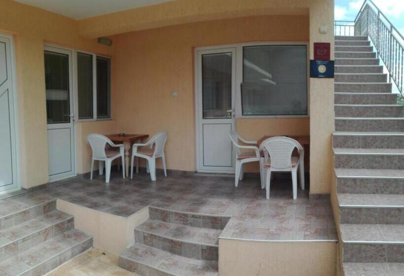 Номер Стандарт с Террасой, Eleonor Guest House
