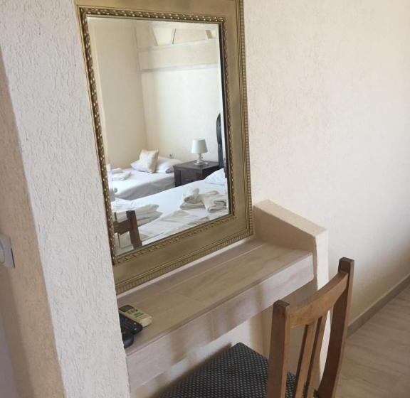 اتاق استاندارد سه تخته با بالکن, Guesthouse Liamra
