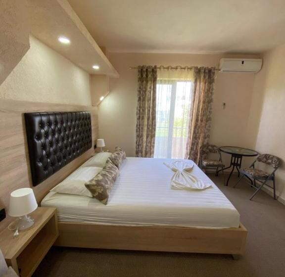 اتاق استاندارد سه تخته با بالکن, Guesthouse Liamra
