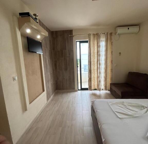اتاق استاندارد چهارنفره با بالکن, Guesthouse Liamra