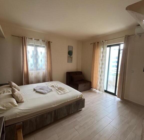 اتاق استاندارد چهارنفره با بالکن, Guesthouse Liamra
