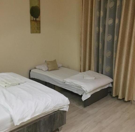 اتاق استاندارد چهارنفره با بالکن, Guesthouse Liamra