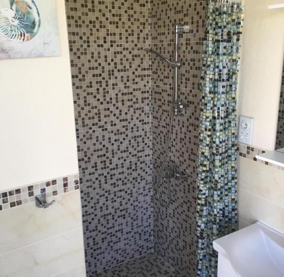 استودیوی لوکس, Guesthouse Liamra