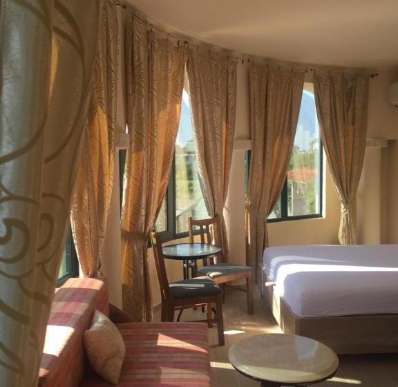 استودیوی لوکس, Guesthouse Liamra
