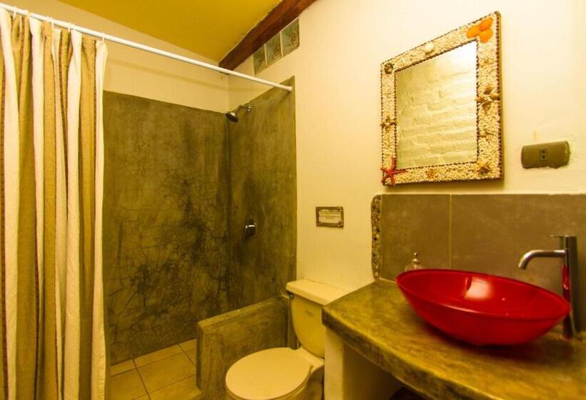 اتاق استاندارد سه نفره, Hospedaje La Quebrada