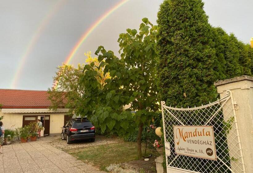 اتاق استاندارد, Mandula Ház