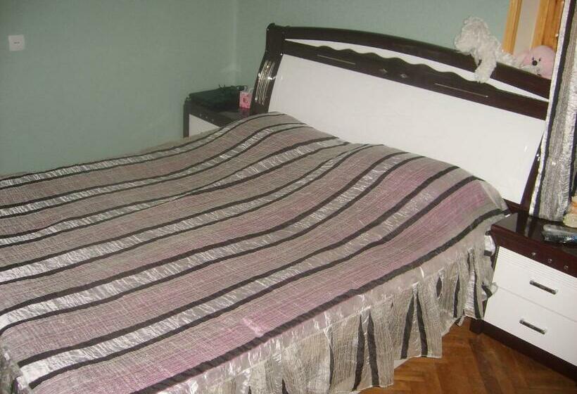 اتاق استاندارد با سرویس بهداشتی مشترک, Guest House Svetlana