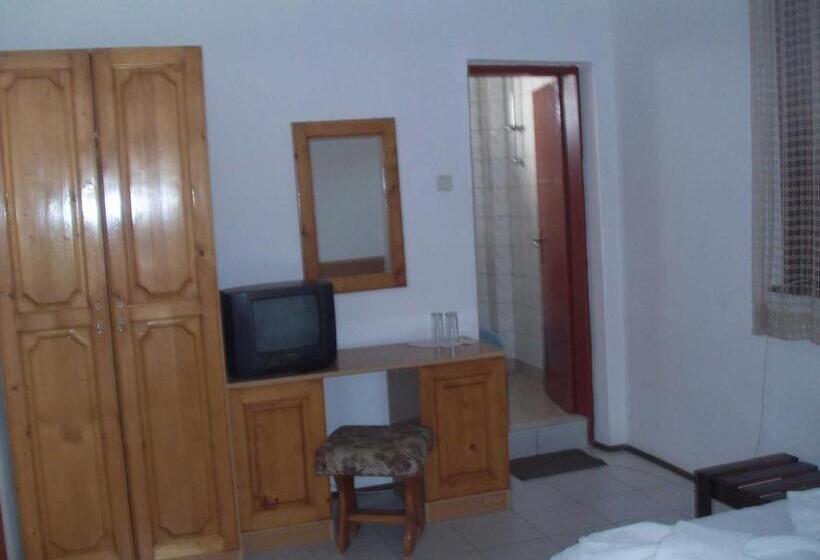 Четырехместный Номер Стандарт Вид на Сад, Ianakiev Guest House