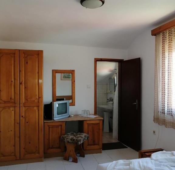 Четырехместный Номер Стандарт Вид на Сад, Ianakiev Guest House