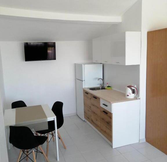 Студия Стандарт, Ianakiev Guest House