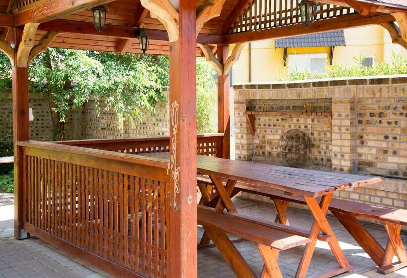 اتاق استاندارد یک نفره, Rózsakert Apartmanház
