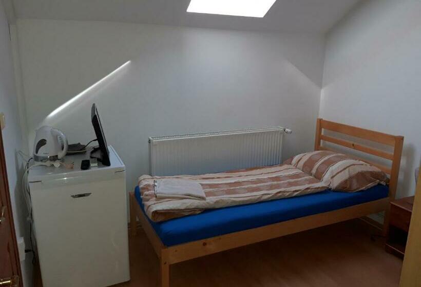 اتاق استاندارد یک نفره, Rózsakert Apartmanház