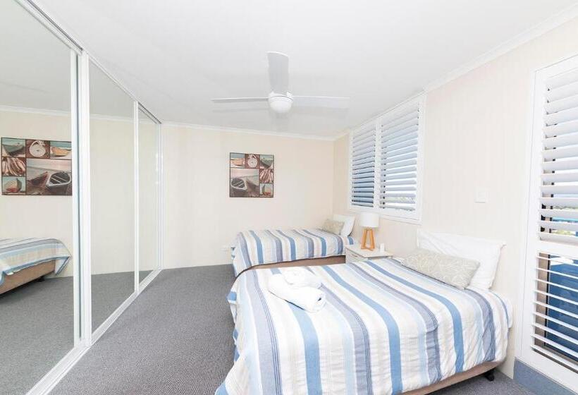 2 Bedroom Apartment with Views, Beaches International