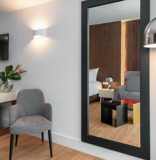 Номер Стандарт, Elia Ermou Athens