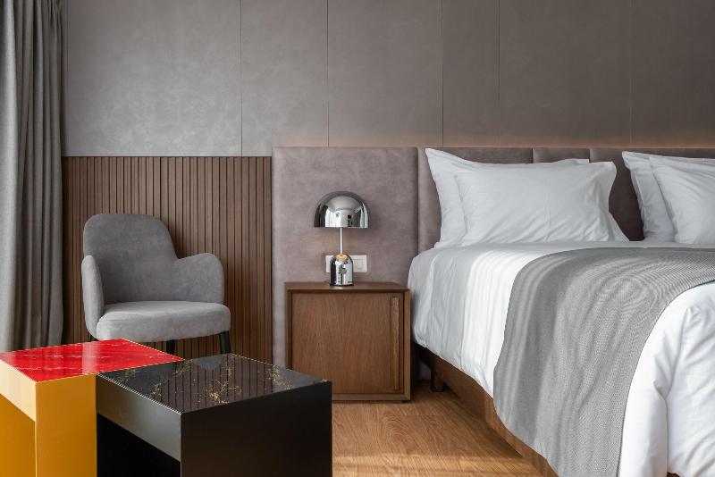 Номер Стандарт, Elia Ermou Athens