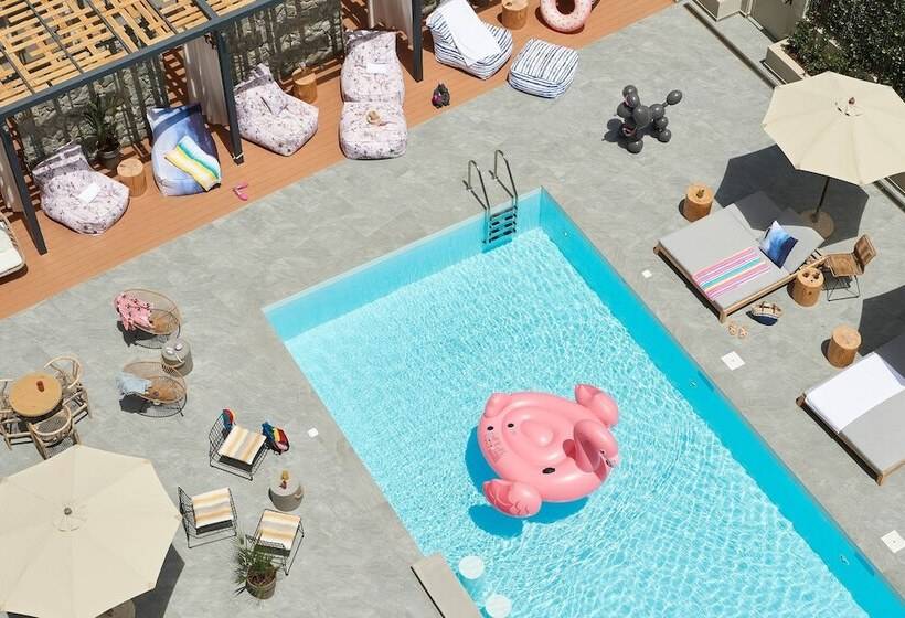 اتاق استاندارد با تخت دوبل, Moxy Patra Marina