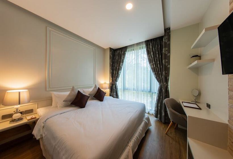 سوییت با چشم‌انداز استخر, Parc Borough City Resort  Sha Extra Plus