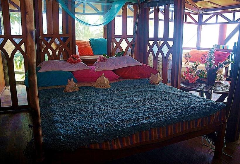 디럭스 룸, Karang Aji Beach Villa