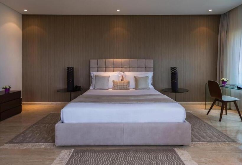 سوییت پرستیژ, Adam Hotel Suites